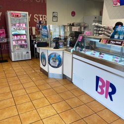 Baskin-Robbins - Inside