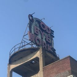 La Llamita Vegana - High Rise signage