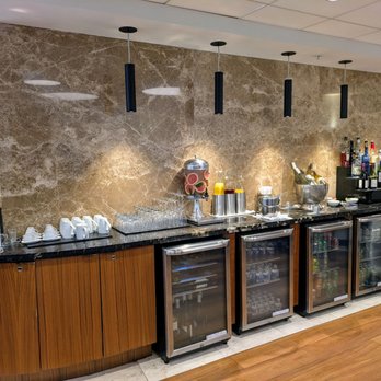 Turkish Airlines Lounge - The Turkish Airlines Lounge (E) provides complimentary drinks, including a variety of wine and spirits - Airport Lounges Near Me - Miami, Florida Turkish Airlines Lounge - The Turkish Airlines Lounge (E) provides complimentary drinks, including a variety of wine and spirits - Airport Lounges Near Me - Miami, Florida