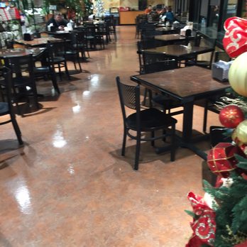 Uncle Giuseppe's Marketplace - Cafe seating area at front of store - Grocery Near Me - Ramsey, New Jersey