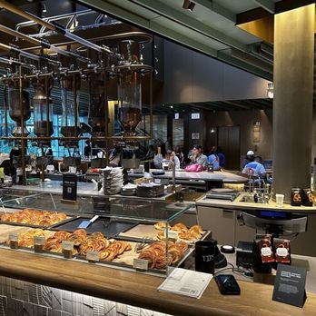 Starbucks Reserve Roastery Chicago - Pastries - Coffee Roasteries Near Me - Chicago, Illinois Starbucks Reserve Roastery Chicago - Pastries - Coffee Roasteries Near Me - Chicago, Illinois