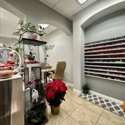 Divine Nails & Spa - Divine Nails & Spa