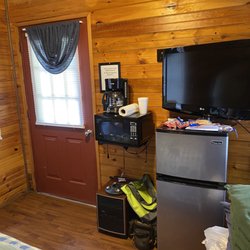 Alpine Hideaway Campground - Cabin 2
