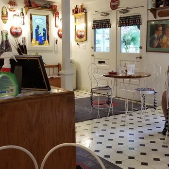 Ice Cream Delights - Desserts Near Me - Eureka Springs, Arkansas