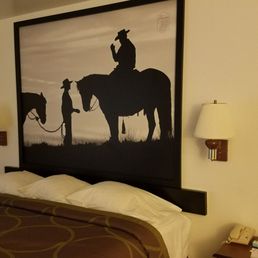 the room was clean with a nice decor the room was clean with a nice decor