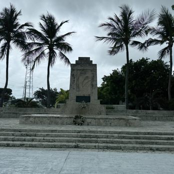 Florida Keys Food Tour - Historical landmark - hurricane monument - Food Tours Near Me - Islamorada, Florida