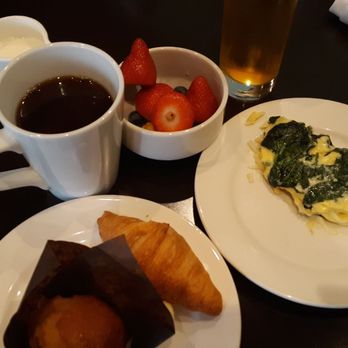 Hyatt Regency Vancouver - My first breakfast in the dining room - Hotels Near Me - Vancouver, British Columbia Hyatt Regency Vancouver - My first breakfast in the dining room - Hotels Near Me - Vancouver, British Columbia