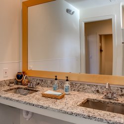 Abundio's Fit Society - Restrooms - Showers & Saunas