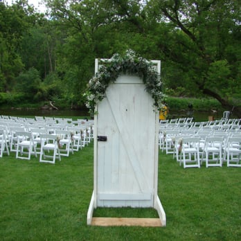 Plush Flowers - OUTDOOR CEREMONY - Florists Near Me Plush Flowers - OUTDOOR CEREMONY - Florists Near Me