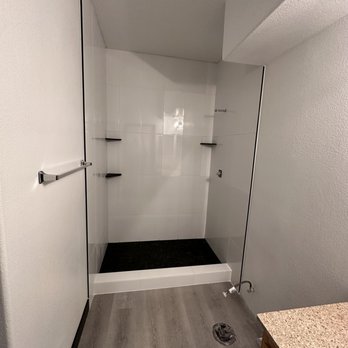 Luxury Tile - a bathroom with a walk in shower - Tiling Near Me Luxury Tile - a bathroom with a walk in shower - Tiling Near Me