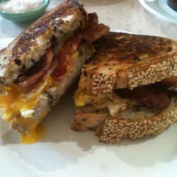 Wombats Chai - Bacon and Egg toastie - yum!