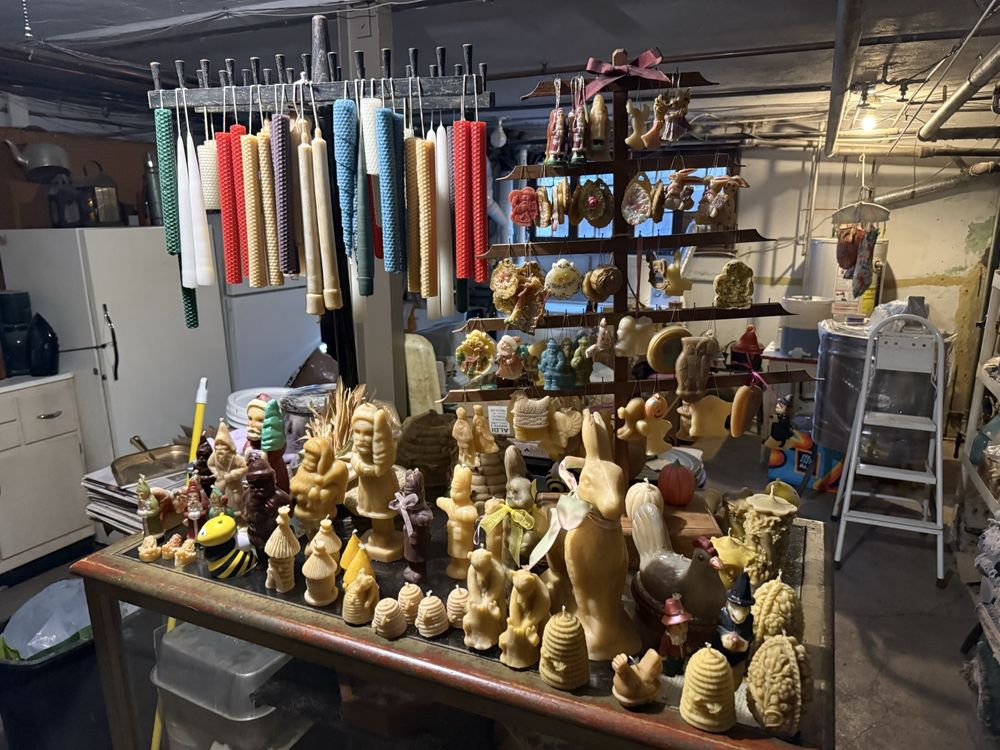 Stingers Honey & Beeswax Logo