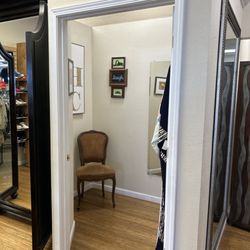 What Goes Around - Dressing room