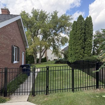 Fence Connection - Completed fence - Fences & Gates Near Me - Elgin, Illinois