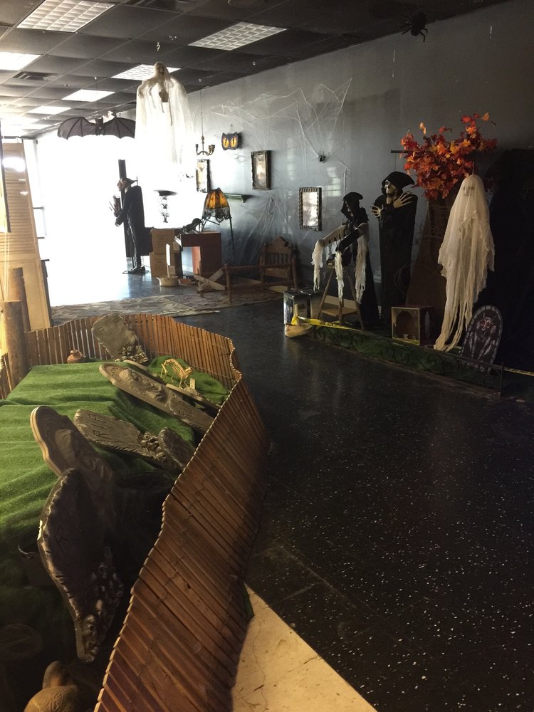 HALLOWEEN EXPRESS Updated July 2024 4394 Eastgate Sq Dr, Cincinnati