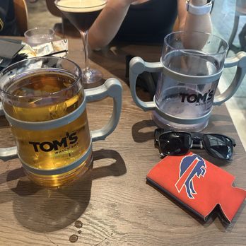Tom's Watch Bar - Sports Bars Near Me - Pittsburgh, Pennsylvania Tom's Watch Bar - Sports Bars Near Me - Pittsburgh, Pennsylvania