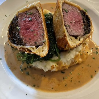 Max's Es-Ca - Beef Wellington was delicious - Italian Near Me - Staten Island, New York