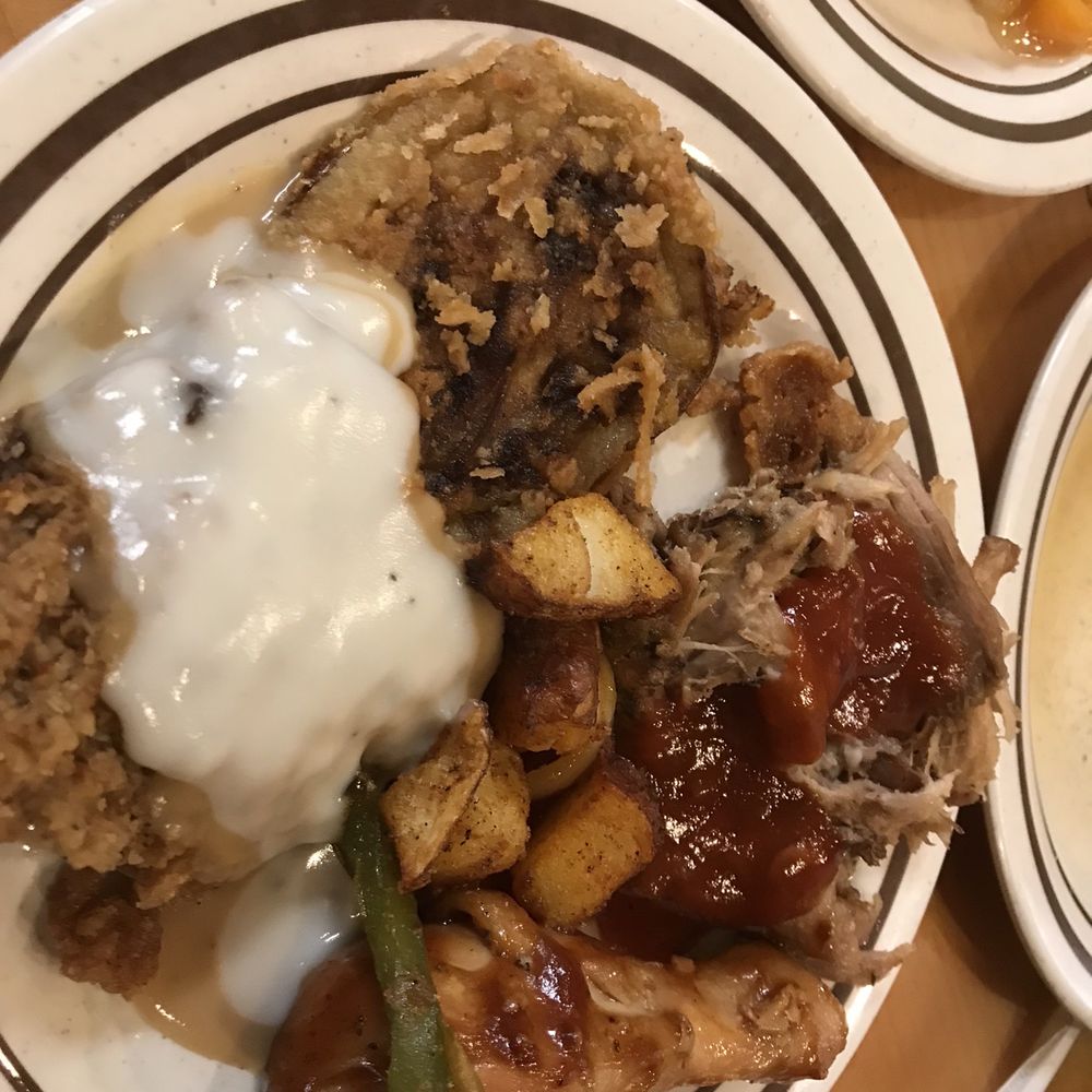 Fried Tomato Buffet - Fried green tomatoes, homestyle potatoes, chicken fried steak and gravy and pulled pork - Buffets Near Me - Newnan, Georgia Fried Tomato Buffet - Fried green tomatoes, homestyle potatoes, chicken fried steak and gravy and pulled pork - Buffets Near Me - Newnan, Georgia