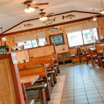 Island Cafe - Lots of dinning - Seafood Near Me - Everglades, Florida
