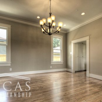 Lucas Craftsmanship - an empty living room with a chandelier - General Contractors Near Me - Houston, Texas Lucas Craftsmanship - an empty living room with a chandelier - General Contractors Near Me - Houston, Texas