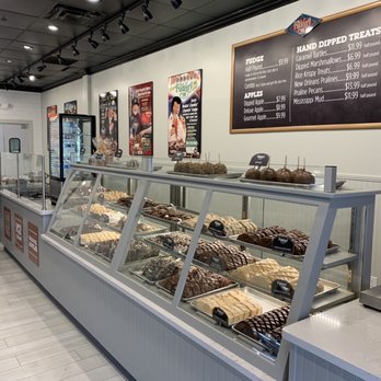 Fudgery At Pigeon Forge - Fudge! Free samples available. - Candy Stores Near Me - Pigeon Forge, Tennessee