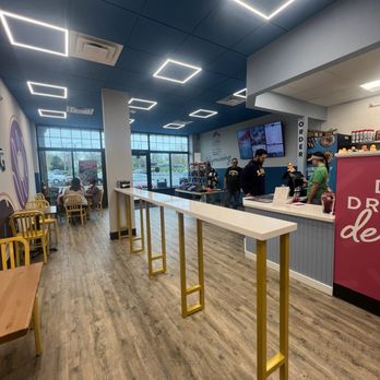 Duck Donuts - View of seating and waiting area. - Cafes Near Me - Wyomissing, Pennsylvania
