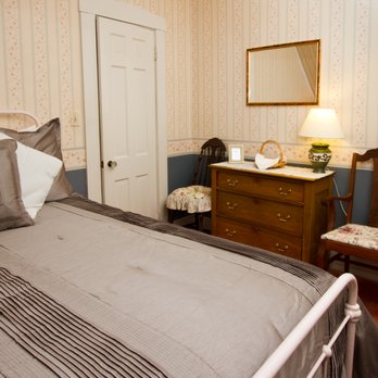 Deerfield Valley Inn - Bedroom 3 with double bed. - Hotels Near Me - West Dover, Vermont Deerfield Valley Inn - Bedroom 3 with double bed. - Hotels Near Me - West Dover, Vermont