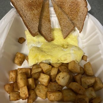 Star Cafe - Omelette with mushrooms, home fries and wheat toast - Breakfast & Brunch Near Me - Lowell, Massachusetts Star Cafe - Omelette with mushrooms, home fries and wheat toast - Breakfast & Brunch Near Me - Lowell, Massachusetts