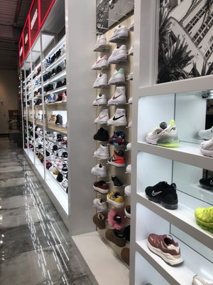 Shoe Palace by null