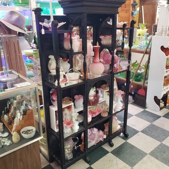 Holly Antiques - Beautiful rose pink glassware, fenton glass, uranium glass and more! - Antiques Near Me - Holly, Michigan Holly Antiques - Beautiful rose pink glassware, fenton glass, uranium glass and more! - Antiques Near Me - Holly, Michigan