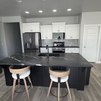 Advanced Finish - Black and white Cabinets - Refinishing Services Near Me Advanced Finish - Black and white Cabinets - Refinishing Services Near Me