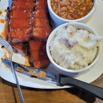 7 Hills Brewing - Where's The Brisket with BBQ beans and sub cole slaw with mashed potatoes. - Breweries Near Me - Dubuque, Iowa 7 Hills Brewing - Where's The Brisket with BBQ beans and sub cole slaw with mashed potatoes. - Breweries Near Me - Dubuque, Iowa