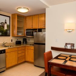 Residence Inn by Marriott Amelia Island - One-Bedroom Suite - Kitchen and Dining Area