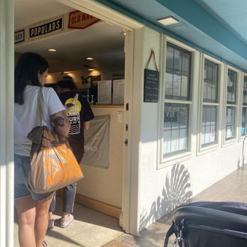 Sunset Provisions - Busy Sunday - Coffee & Tea Near Me - Honolulu, Hawaii
