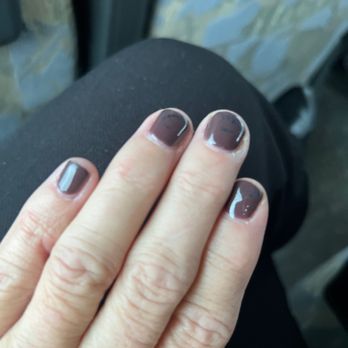 M.C. Spa & Nail Bar - You can see the spots of black .... ??? - Nail Salons Near Me - Orlando, Florida