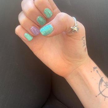 Queen Nails - Gel manicure w/ sparkles - Nail Salons Near Me - Fort Lauderdale, Florida Queen Nails - Gel manicure w/ sparkles - Nail Salons Near Me - Fort Lauderdale, Florida