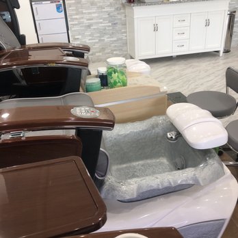 Pretty Nails - Nail Salons Near Me - Milwaukee, Wisconsin