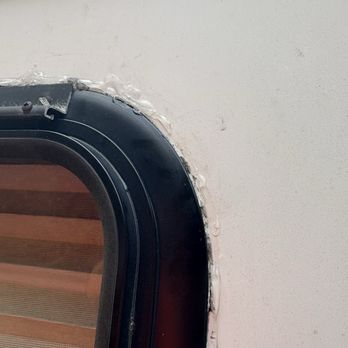 Toledo Mobile Rv Repair - Caulk all over the place - RV Repair Near Me - Toledo, Ohio Toledo Mobile Rv Repair - Caulk all over the place - RV Repair Near Me - Toledo, Ohio