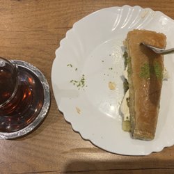 Toprak Kebap Haus - Baklava mit Tee