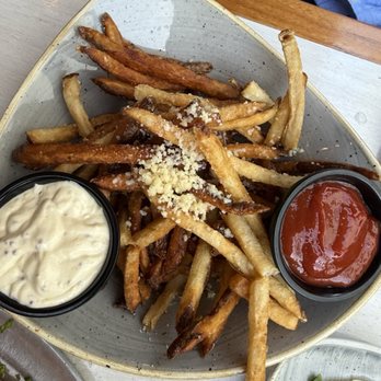 Moku Kitchen - Garlic Truffle Oil Fries - Cocktail Bars Near Me - Honolulu, Hawaii Moku Kitchen - Garlic Truffle Oil Fries - Cocktail Bars Near Me - Honolulu, Hawaii