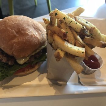 Burger Lounge - Burgers Near Me - Beverly Hills, California