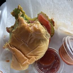 Great vegan burger. Very friendly staff. My first time here. I will return.
