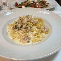 Shrimp Alfredo / chicken caprese Shrimp Alfredo / chicken caprese