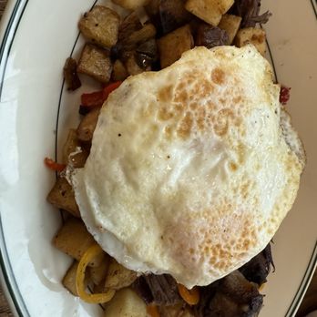 Fifth Street Diner - Brisket hash with over easy eggs - Diners Near Me - Austin, Texas Fifth Street Diner - Brisket hash with over easy eggs - Diners Near Me - Austin, Texas