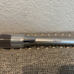 IT by Ultra makeup brush. Works beautifully with liquid makeup. :-) IT by Ultra makeup brush. Works beautifully with liquid makeup. :-)