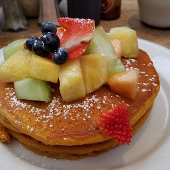 Le Petit Café - Short stack of pumpkin pancakes with fresh fruit - Coffee & Tea Near Me - Brooklyn, New York
