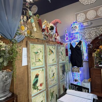 D' Coffee Bouteaque - Inside decor - Coffee & Tea Near Me - Palm Desert, California