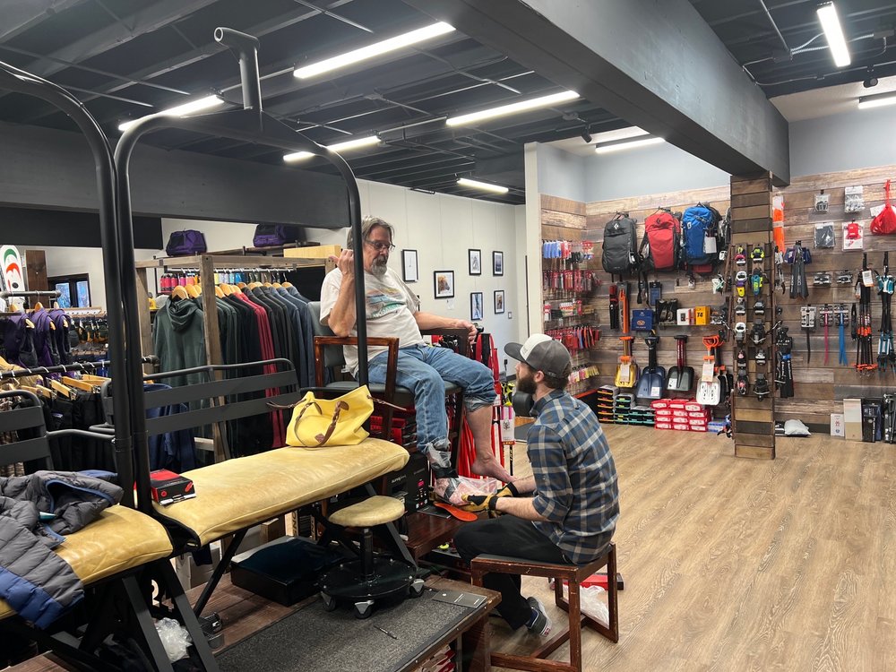 POWDER HOUND SKI SHOP Updated October 2024 17 Photos & 16 Reviews