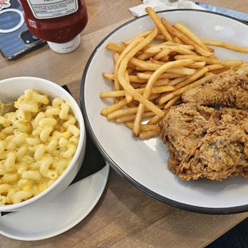 The Cottage - Fried chicken and macaroni and cheese - Breakfast & Brunch Near Me - Pigeon Forge, Tennessee The Cottage - Fried chicken and macaroni and cheese - Breakfast & Brunch Near Me - Pigeon Forge, Tennessee