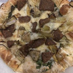 Vegan sausage artichoke and spinach pizza Vegan sausage artichoke and spinach pizza